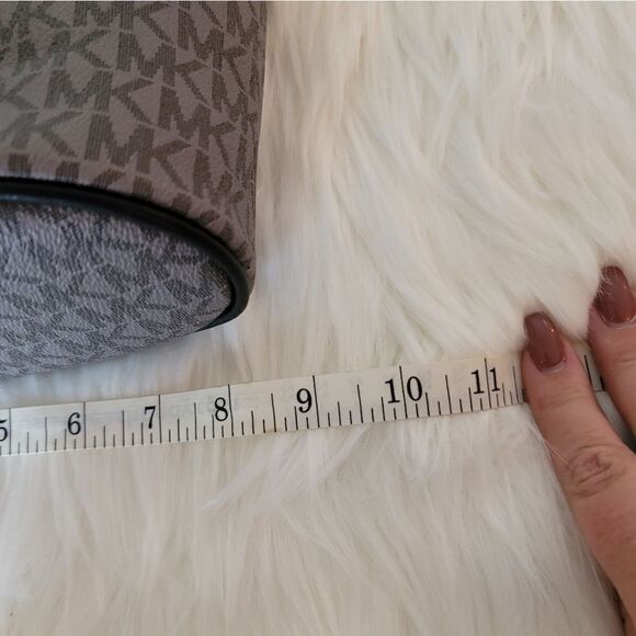 Michael Kors Small Tote - Picture 7 of 9